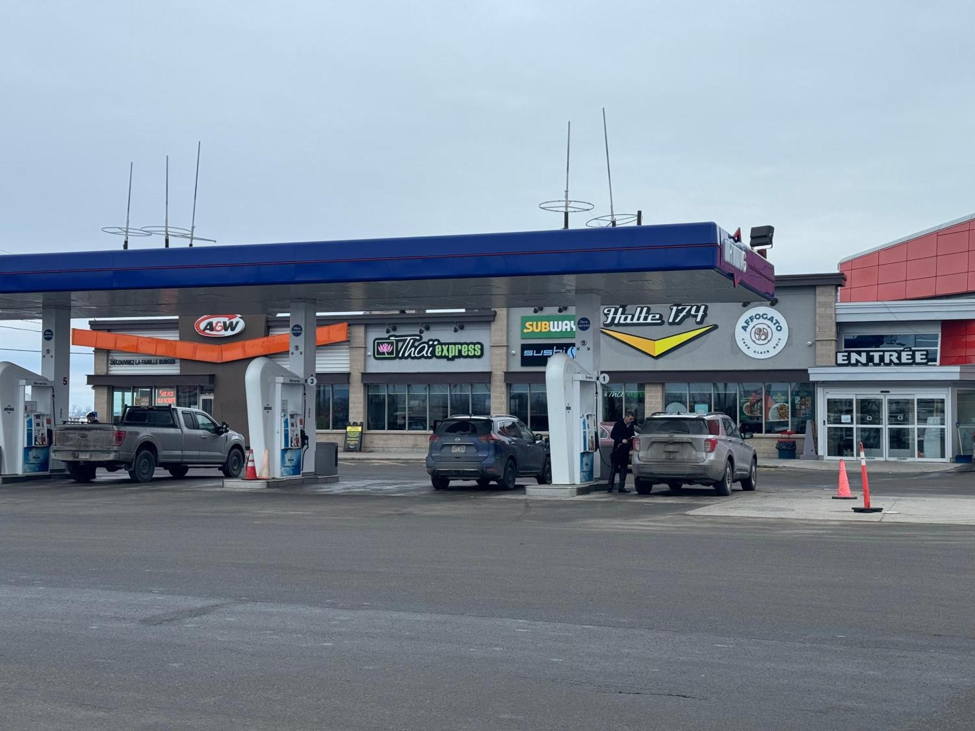 La Porte De La Mauricie Louiseville Exterior photo